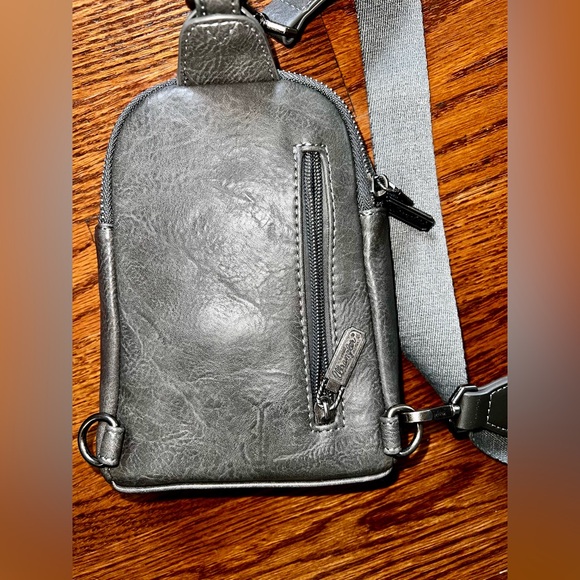 🩶🩶 NEW WRANGLER SLING BAG 🩶🩶 - Picture 7 of 8